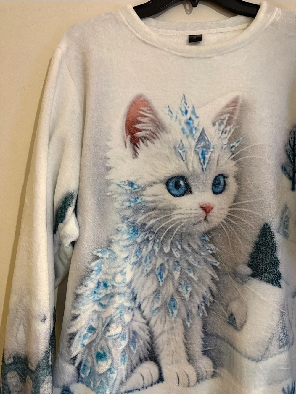 Plush Winter Cat Pullover for Cats - White & Blue